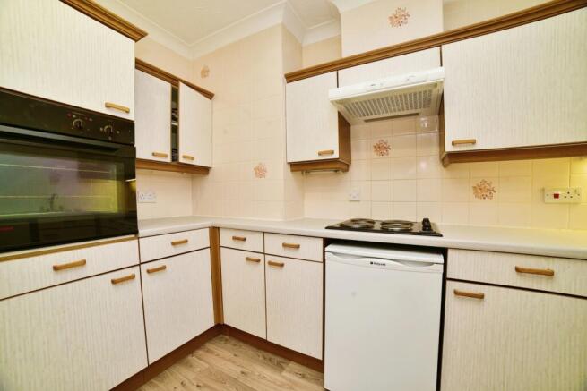 2 bed Apartment for sale Image 7