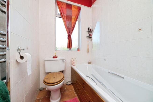 3 bed Semi-Detached Bungalow for sale Image 11
