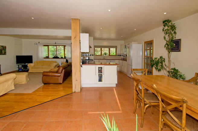 Kitchen/Dining Area