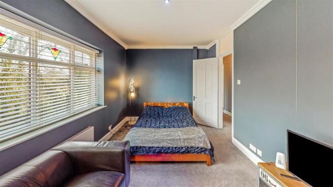 Station-House-turn-your-phone-on-its-side-Bedroom(