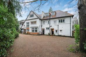 98 Rivey Lodge, Old Woking Road, West Byfleet KT14 6HU