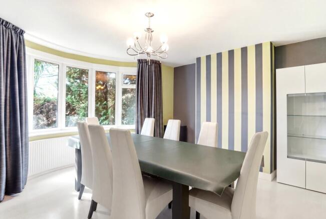 5 bed Semi-Detached for sale Image 12