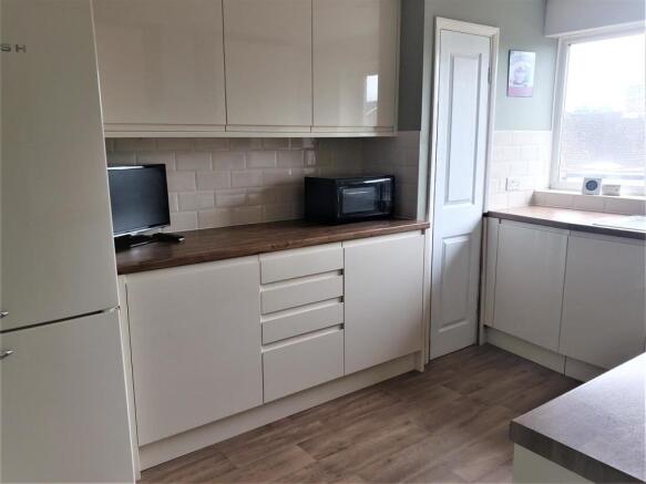 kitchen 2.jpg