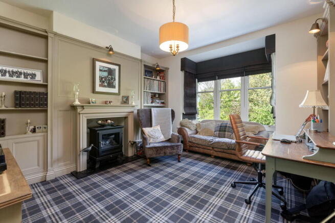 5 bed Detached for sale Image 7