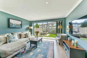 114, Eastcombe Avenue, London SE7 7LW