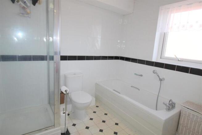 Bathroom 2.JPG
