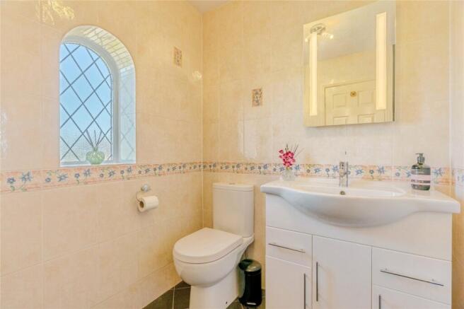 4 bed Detached for sale Image 5