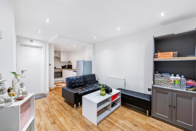 Flat 1, 9 Allison Road-3.jpg