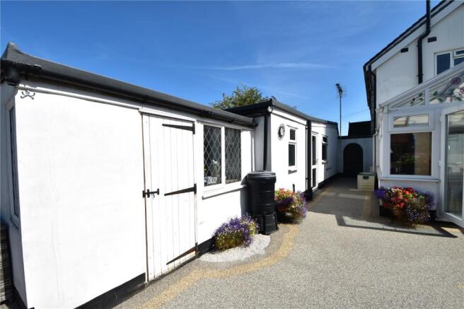 Exterior/Annex