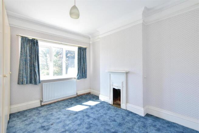 bedroom 5.jpg
