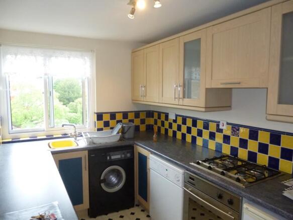 FITTED KITCHEN
