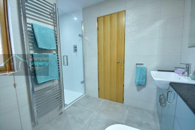en-suite 2.JPG