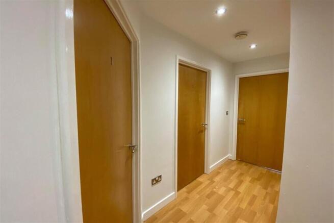 2 bed Apartment to rent Image 12