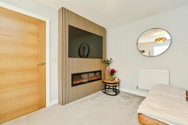 5 bed Detached for sale Image 11