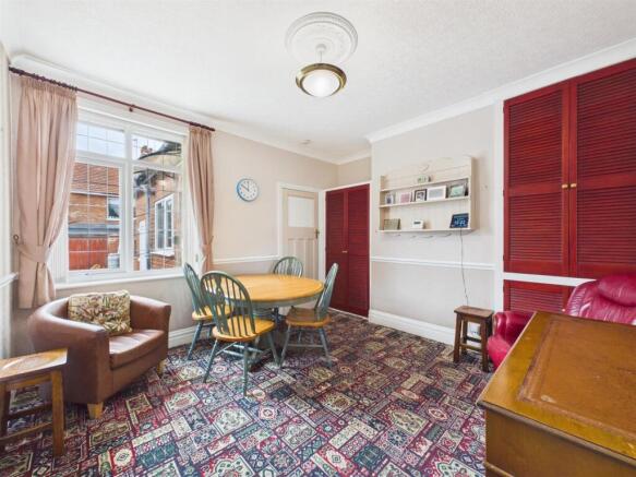 Dining room: