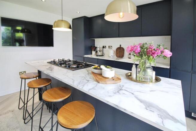 4 bed Semi-Detached for sale Image 4