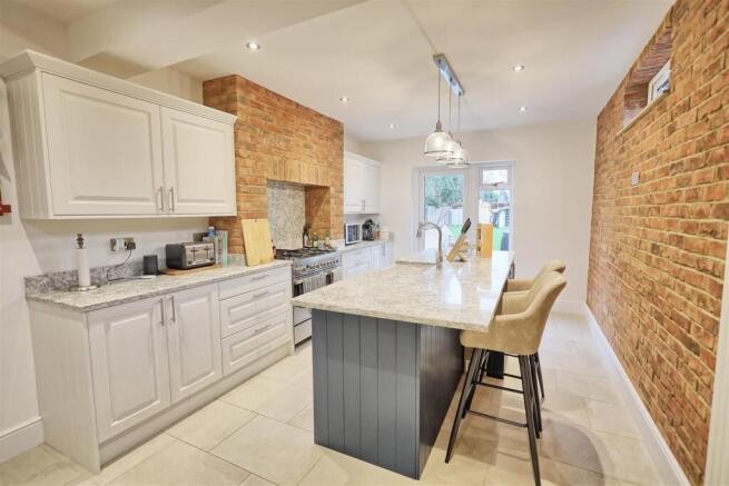KITCHEN/BREAKFAST ROOM