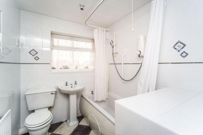Family Bathroom / WC