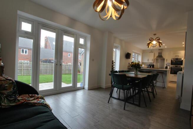 4 bed Detached for sale Image 9