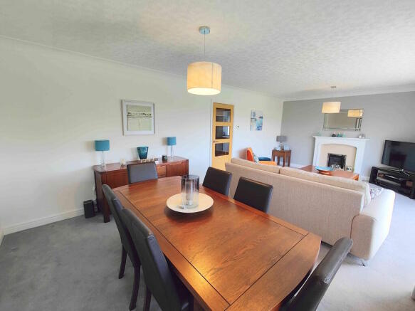 4 bed Semi-Detached for sale Image 8