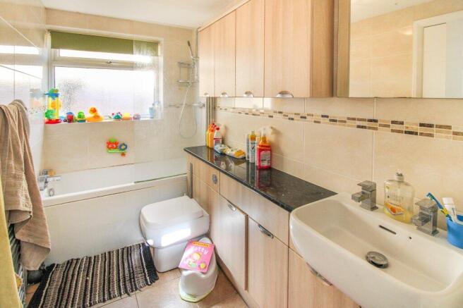 4 bed Bungalow for sale Image 8