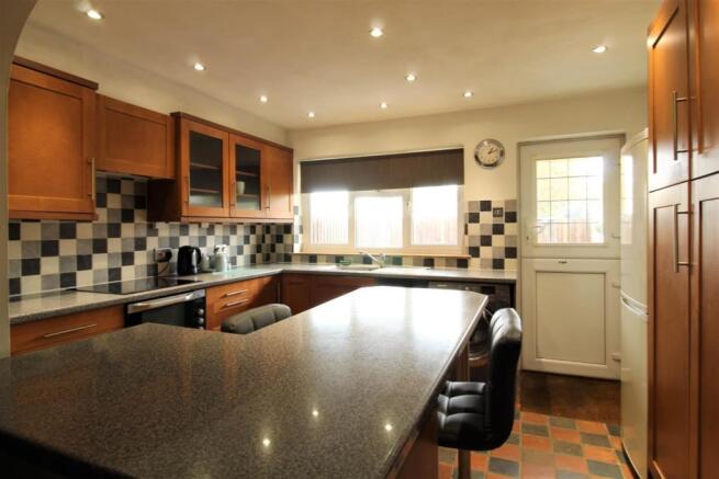 Kitchen/ Breakfast Room