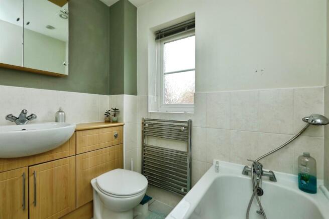 4 bed Terraced for sale Image 9