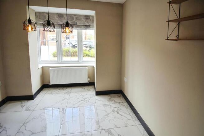 4 bed Detached to rent Image 5