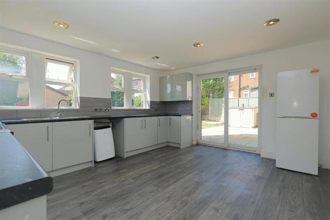 4 bed Detached for sale Image 4