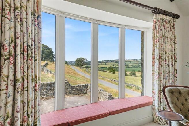 5 bed Detached for sale Image 6