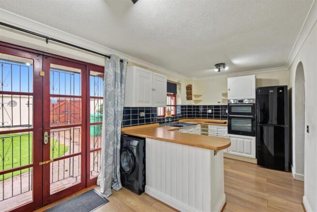 Kitchen_1.jpeg