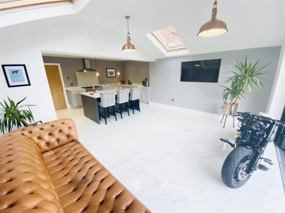 Kitchen Diner / Family Room