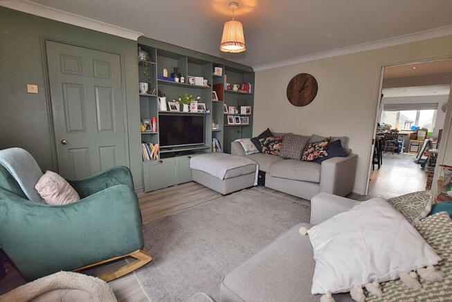 3 bed Semi-Detached for sale Image 4