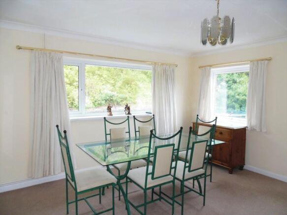 Lounge/Dining ...