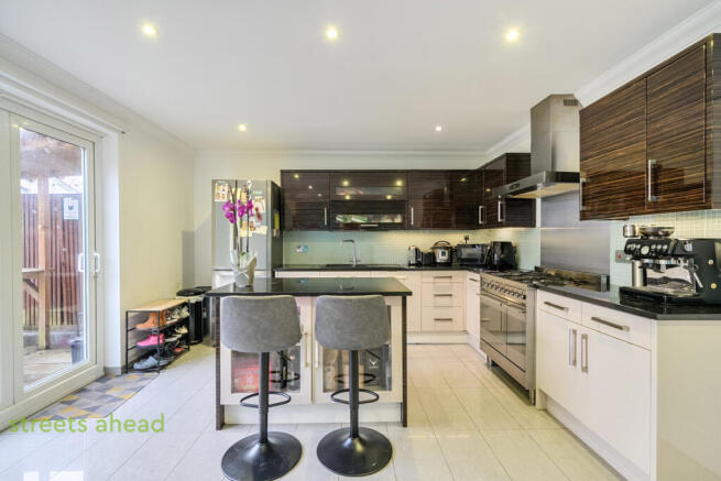 c368b091-d4e6-43a...