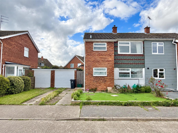 3-bed semi-detached on Falcon Way, Great Clacton, Essex, £230,000