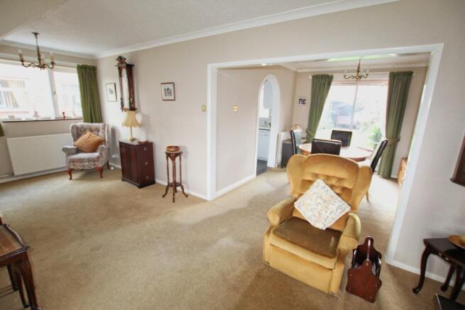 'L' SHAPED LOUNGE