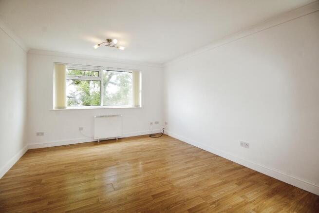1 bed Apartment to rent Image 4