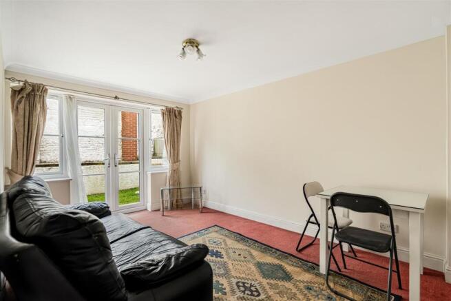 Sitting/dining room
