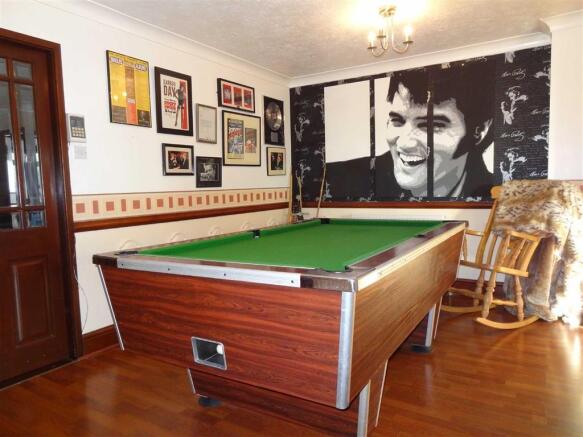 DINING ROOM/PLAYROOM