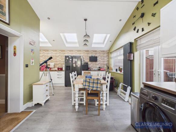 4 bed Semi-Detached for sale Image 5