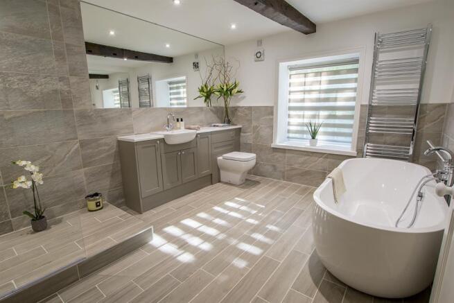 4 bed Detached to rent Image 4