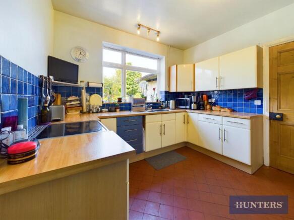 5 bed Detached for sale Image 7