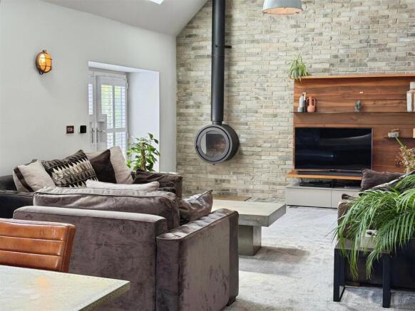 3 bed Barn Conversion for sale Image 4