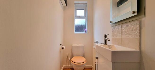 Cloakroom/wc