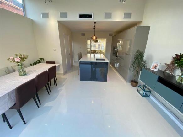 OPEN PLAN KITCHEN