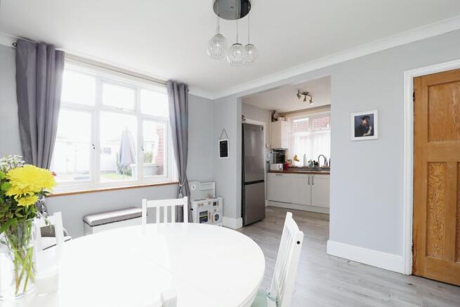 Kitchen & Dining