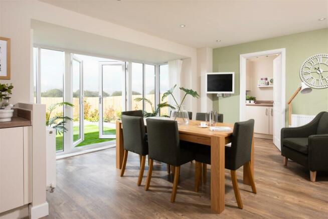 KITCHEN/ DINING AREA