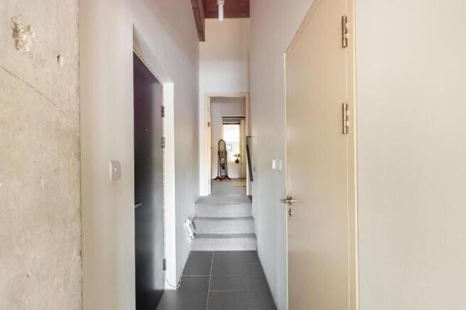 2L1S0BH - Hallway A.jpg