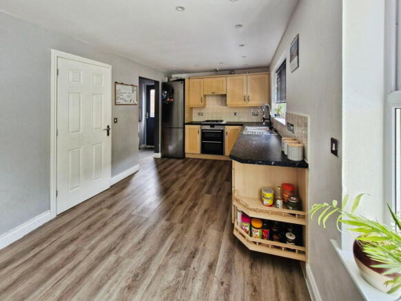 4 bed Detached for sale Image 9
